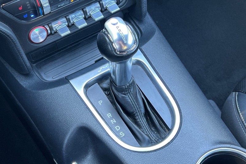 Ford Mustang Vehicle Full-screen Gallery Image 33