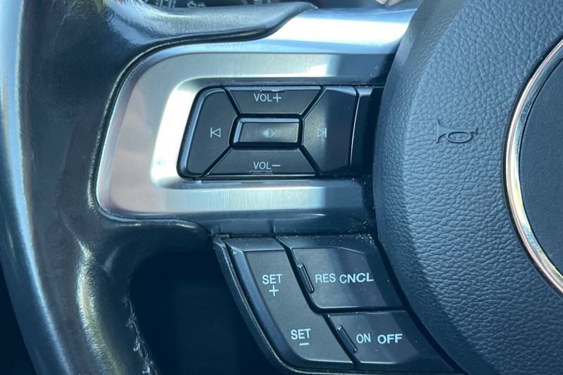 Ford Mustang Vehicle Full-screen Gallery Image 35