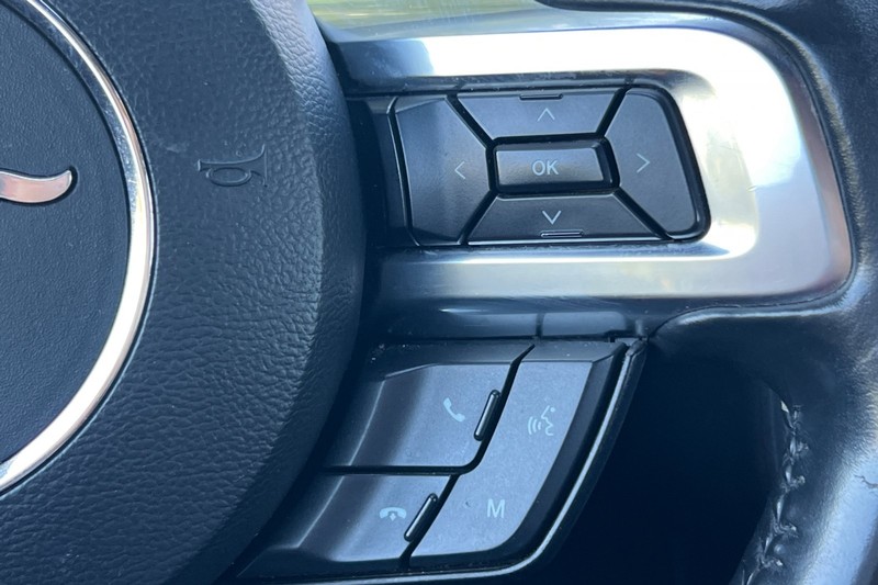 Ford Mustang Vehicle Full-screen Gallery Image 37