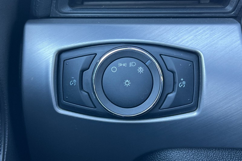 Ford Mustang Vehicle Full-screen Gallery Image 41
