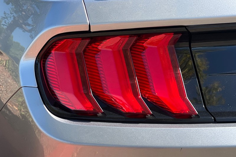 Ford Mustang Vehicle Full-screen Gallery Image 46