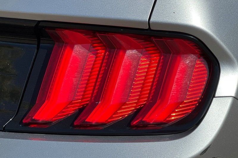 Ford Mustang Vehicle Full-screen Gallery Image 48
