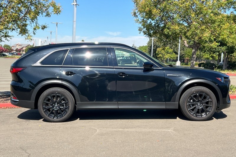 Mazda CX-70 Vehicle Full-screen Gallery Image 03