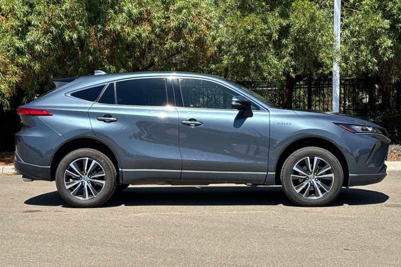 Toyota Venza Vehicle Full-screen Gallery Image 03