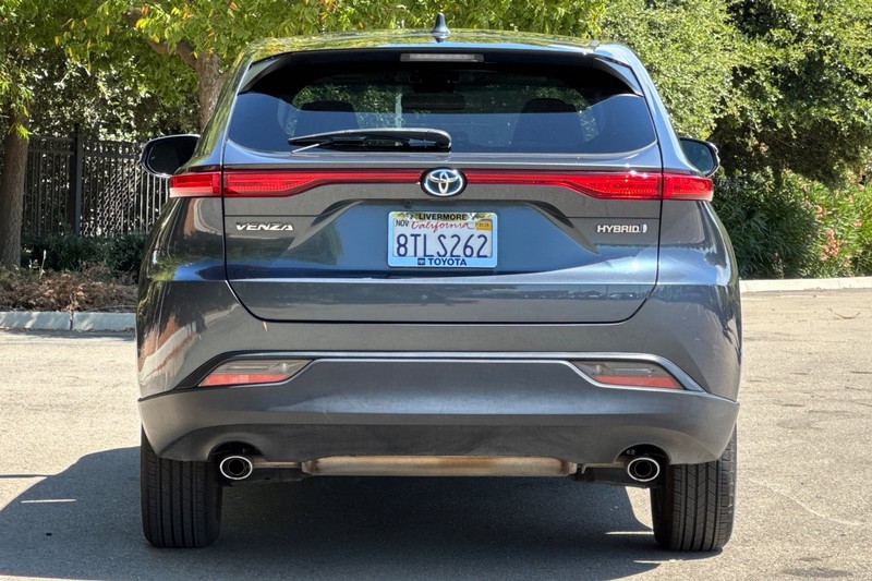 Toyota Venza Vehicle Full-screen Gallery Image 05