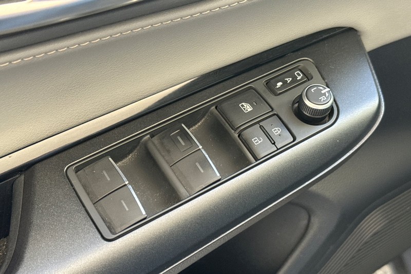 Toyota Venza Vehicle Full-screen Gallery Image 12