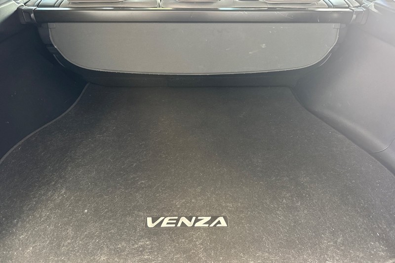 Toyota Venza Vehicle Full-screen Gallery Image 17