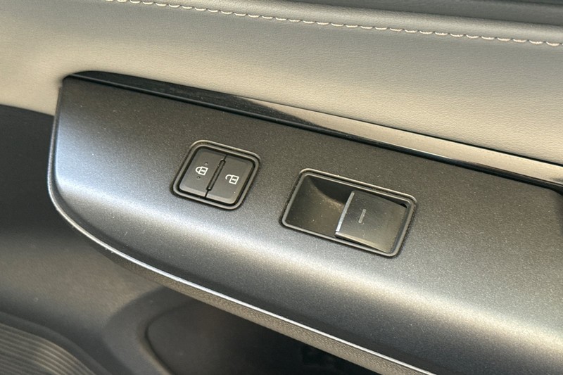 Toyota Venza Vehicle Full-screen Gallery Image 22