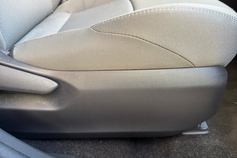 Toyota Venza Vehicle Full-screen Gallery Image 23