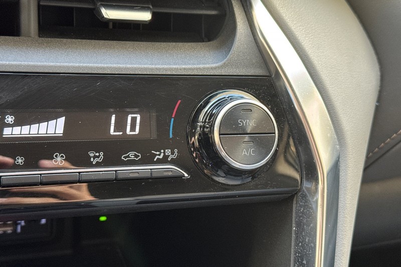 Toyota Venza Vehicle Full-screen Gallery Image 30