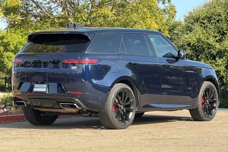 Land Rover Range Rover Sport Vehicle Full-screen Gallery Image 04