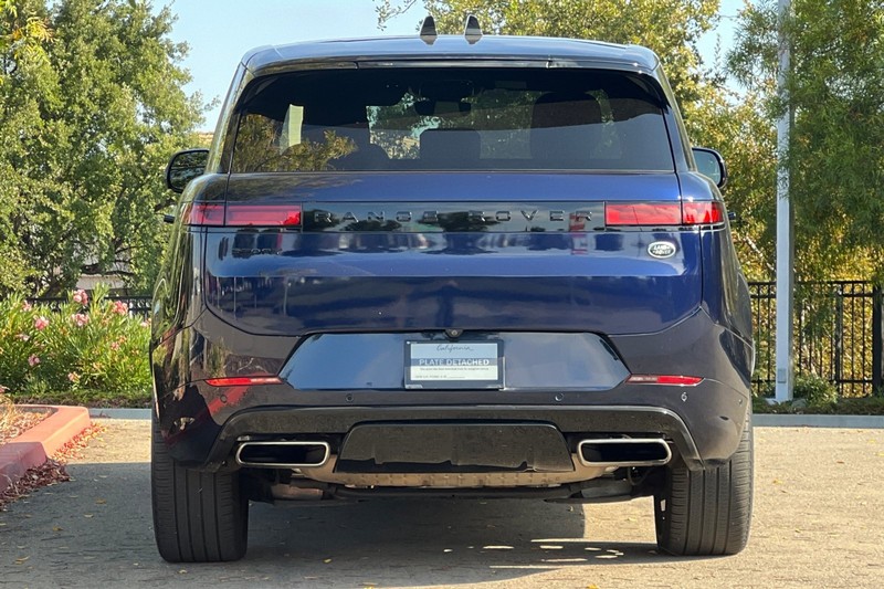 Land Rover Range Rover Sport Vehicle Full-screen Gallery Image 05