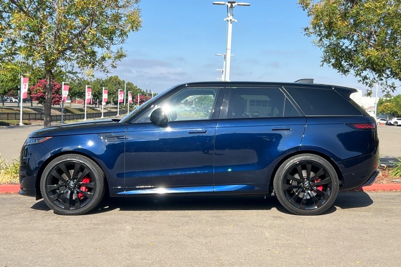 Land Rover Range Rover Sport Vehicle Full-screen Gallery Image 07
