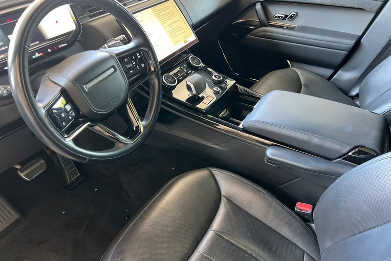 Land Rover Range Rover Sport Vehicle Full-screen Gallery Image 10