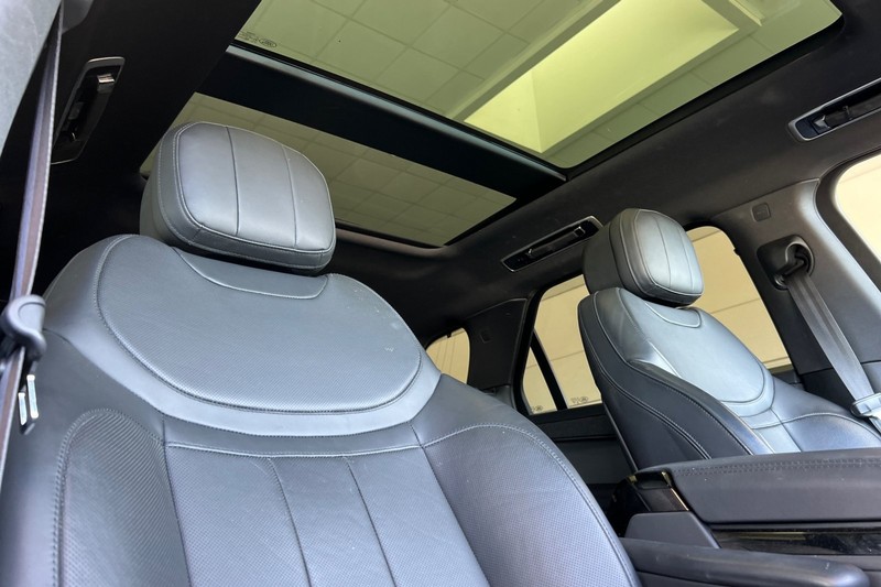 Land Rover Range Rover Sport Vehicle Full-screen Gallery Image 20