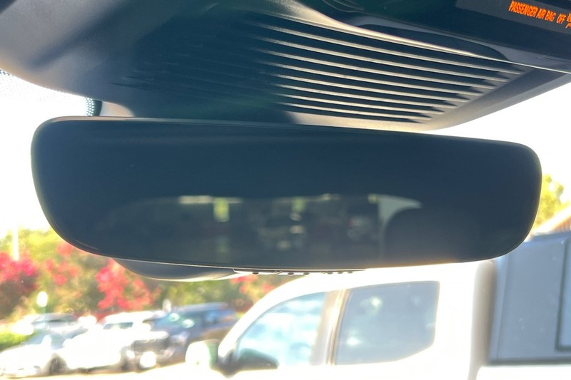 Land Rover Range Rover Sport Vehicle Full-screen Gallery Image 25