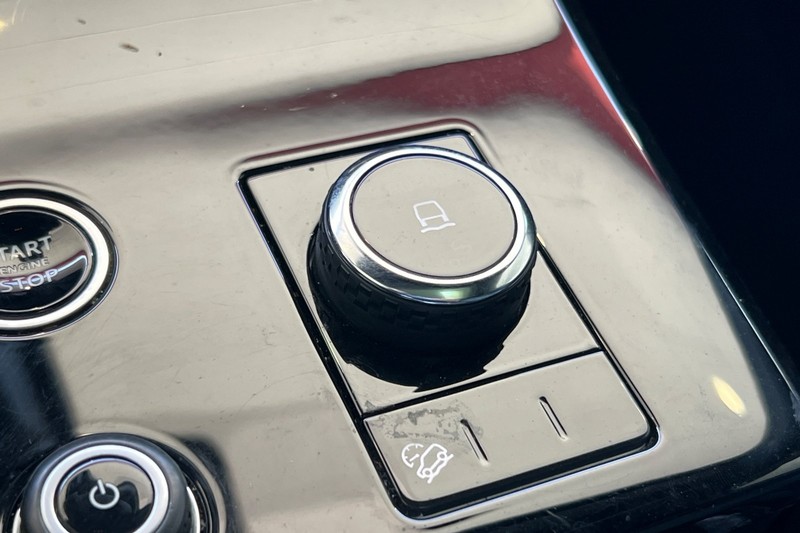 Land Rover Range Rover Sport Vehicle Full-screen Gallery Image 32