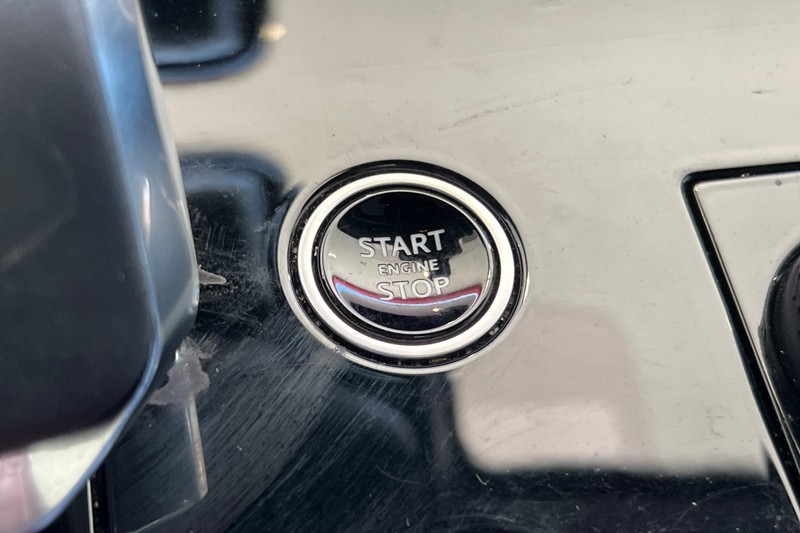 Land Rover Range Rover Sport Vehicle Full-screen Gallery Image 35