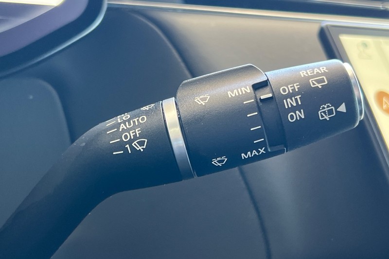Land Rover Range Rover Sport Vehicle Full-screen Gallery Image 40