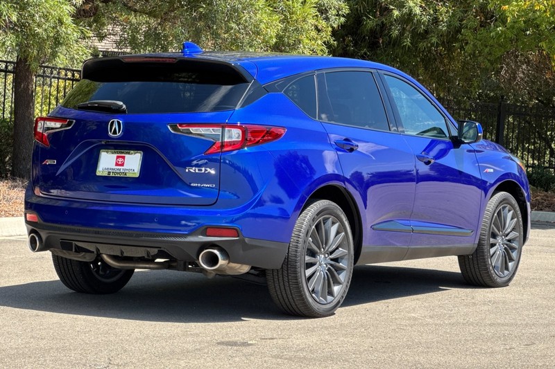 Acura RDX Vehicle Full-screen Gallery Image 04