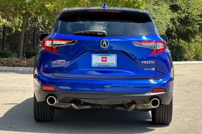 Acura RDX Vehicle Full-screen Gallery Image 05