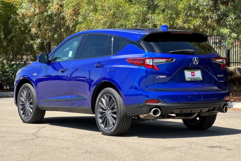 Acura RDX Vehicle Full-screen Gallery Image 06