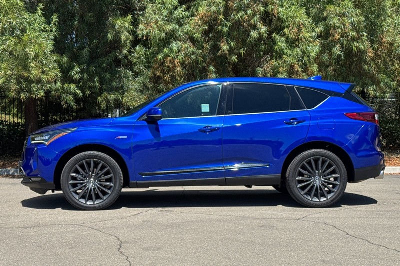 Acura RDX Vehicle Full-screen Gallery Image 07