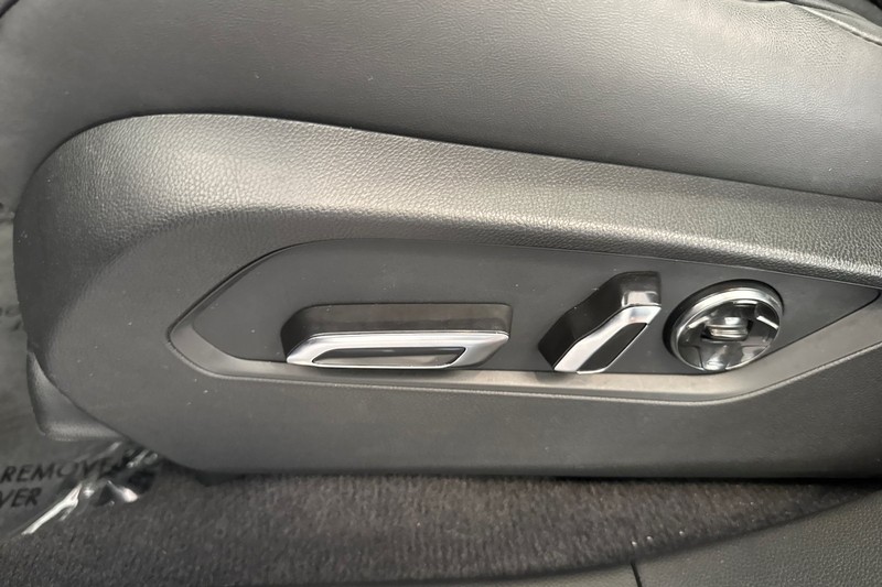 Acura RDX Vehicle Full-screen Gallery Image 13