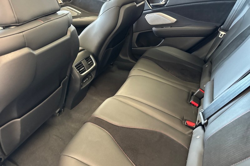 Acura RDX Vehicle Full-screen Gallery Image 14