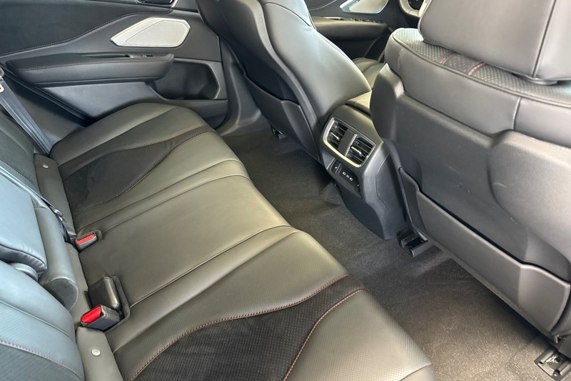 Acura RDX Vehicle Full-screen Gallery Image 18