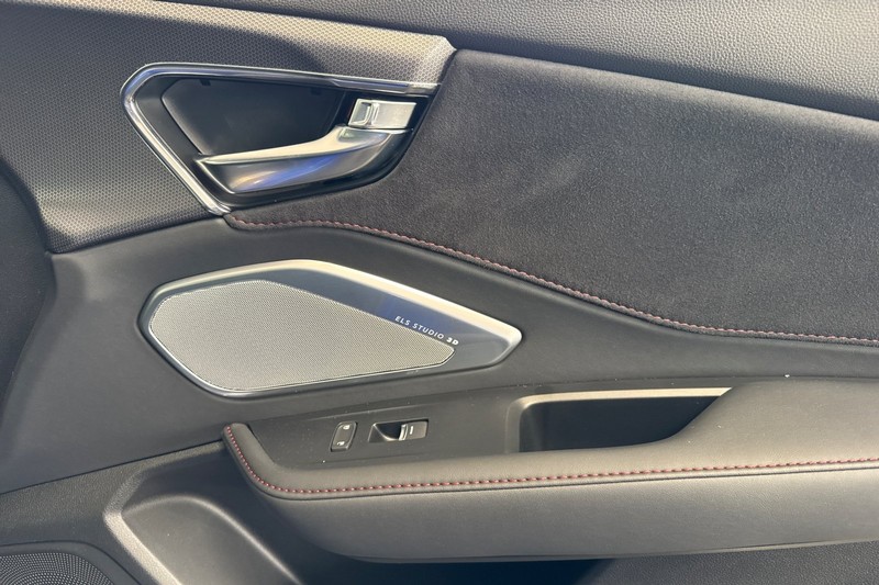 Acura RDX Vehicle Full-screen Gallery Image 21