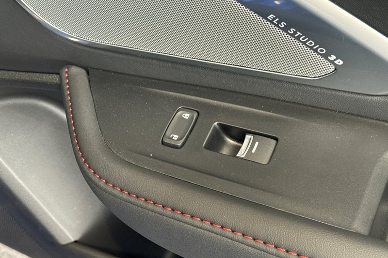 Acura RDX Vehicle Full-screen Gallery Image 22