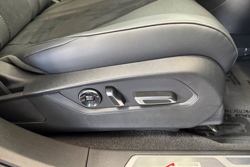 Acura RDX Vehicle Full-screen Gallery Image 23