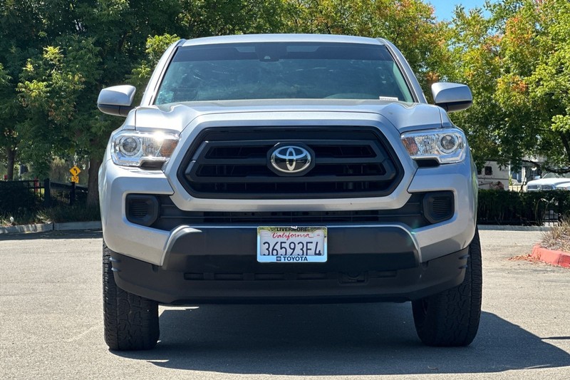Toyota Tacoma 2WD Vehicle Full-screen Gallery Image 09