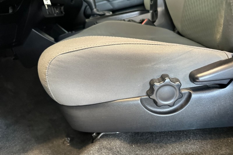 Toyota Tacoma 2WD Vehicle Full-screen Gallery Image 13