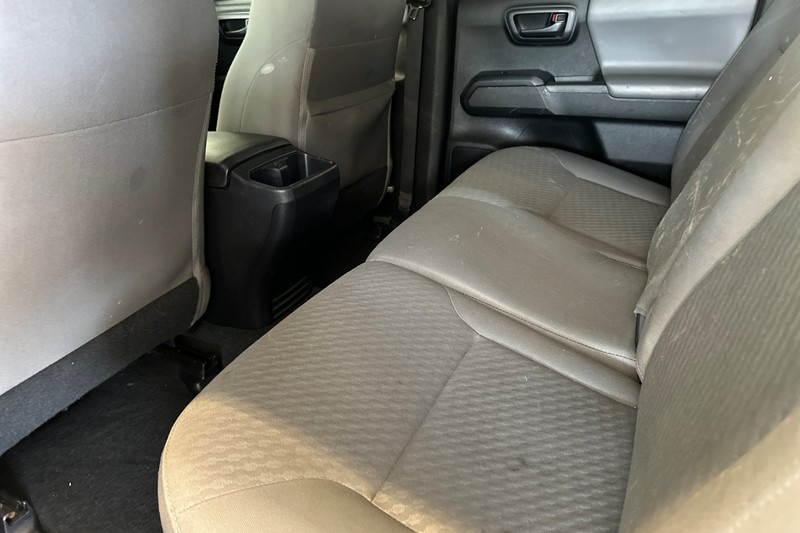 Toyota Tacoma 2WD Vehicle Full-screen Gallery Image 14