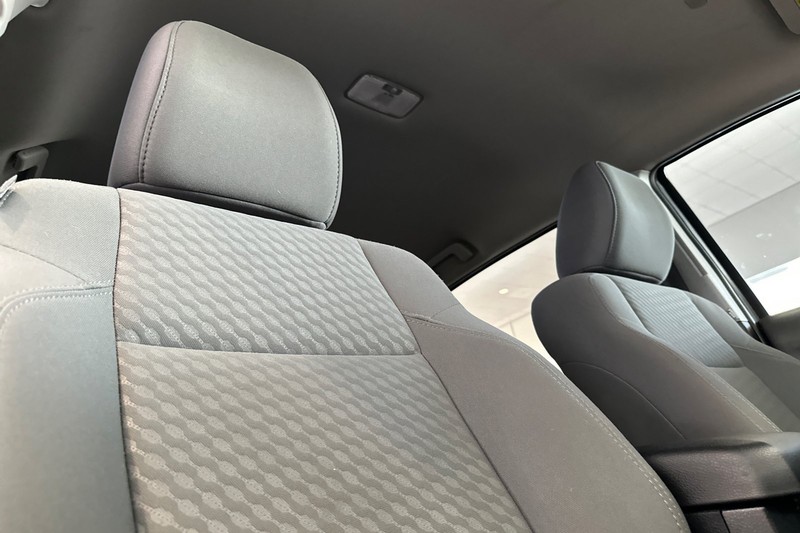 Toyota Tacoma 2WD Vehicle Full-screen Gallery Image 19