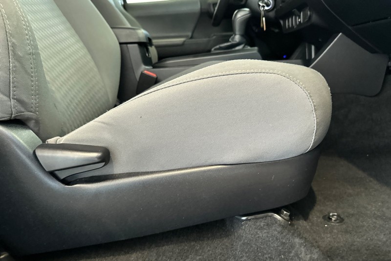 Toyota Tacoma 2WD Vehicle Full-screen Gallery Image 22