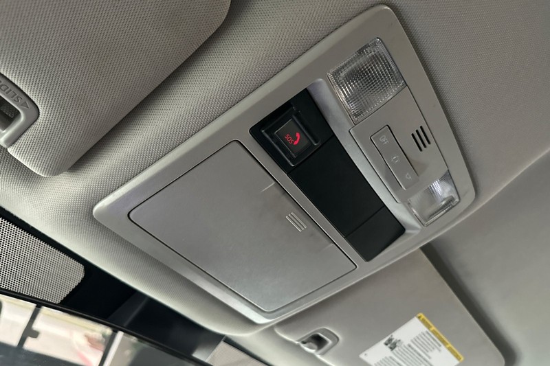Toyota Tacoma 2WD Vehicle Full-screen Gallery Image 23