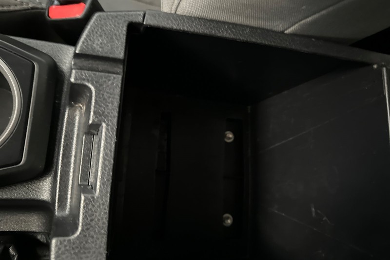Toyota Tacoma 2WD Vehicle Full-screen Gallery Image 28