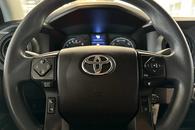 Toyota Tacoma 2WD Vehicle Full-screen Gallery Image 30