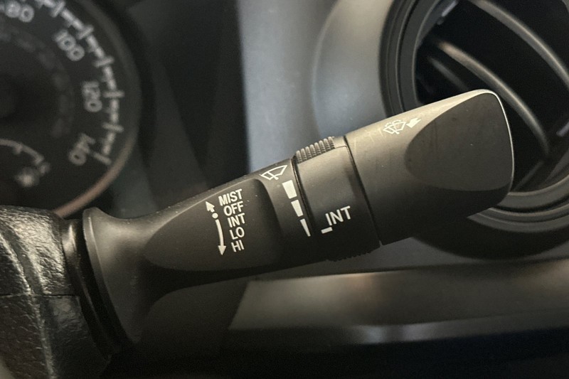 Toyota Tacoma 2WD Vehicle Full-screen Gallery Image 34