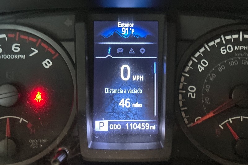 Toyota Tacoma 2WD Vehicle Full-screen Gallery Image 36