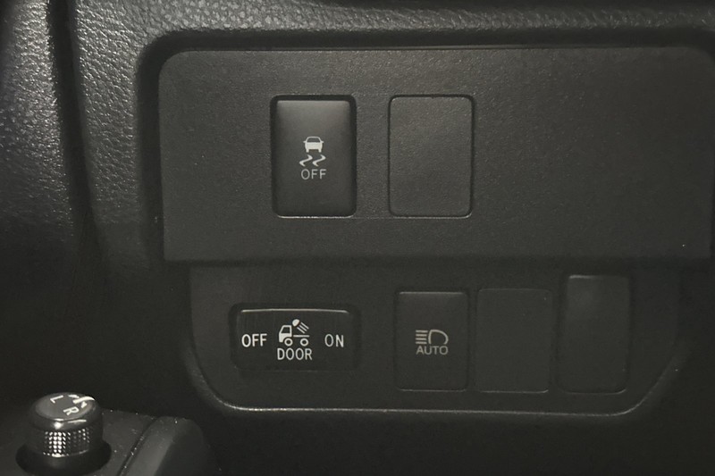 Toyota Tacoma 2WD Vehicle Full-screen Gallery Image 37