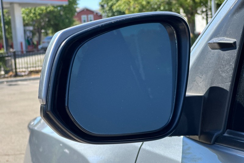 Toyota Tacoma 2WD Vehicle Full-screen Gallery Image 48