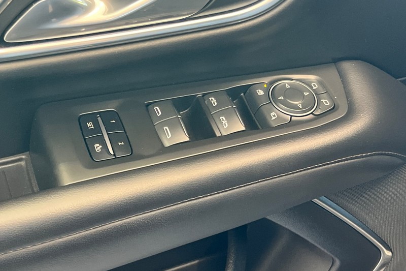 Chevrolet Tahoe Vehicle Full-screen Gallery Image 12