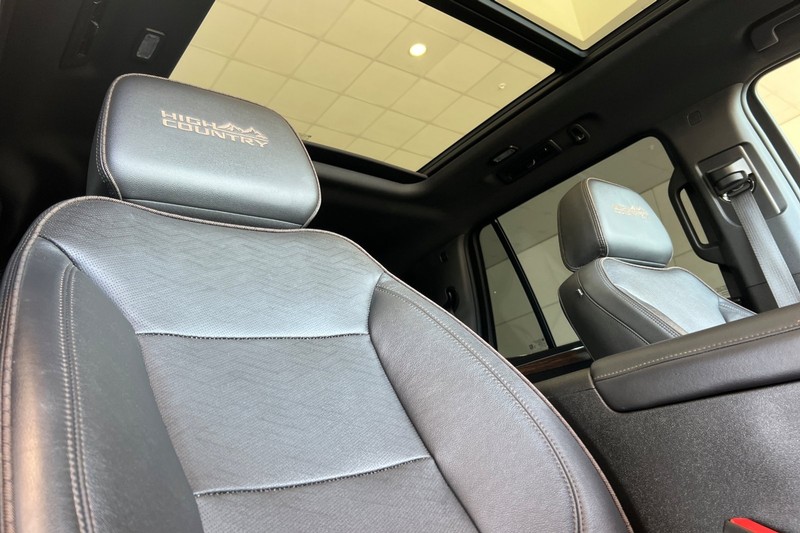 Chevrolet Tahoe Vehicle Full-screen Gallery Image 21