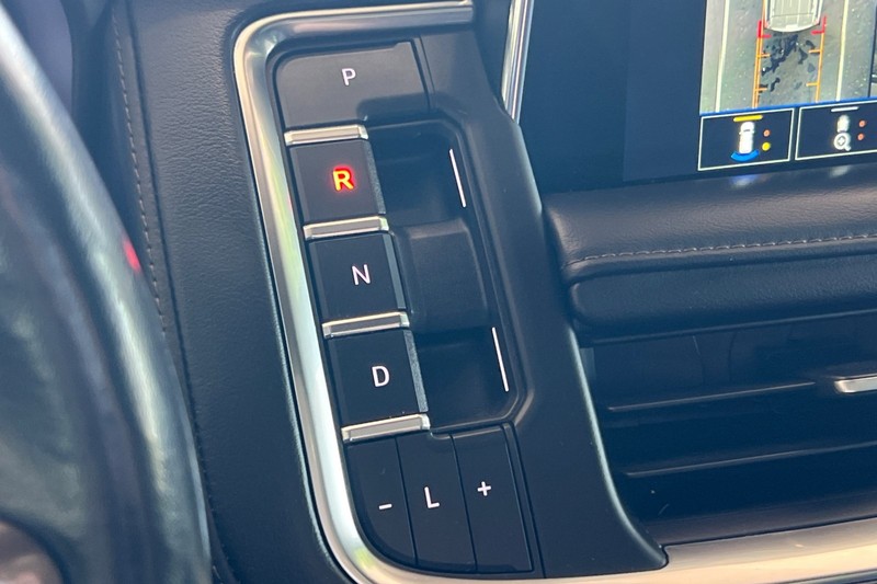Chevrolet Tahoe Vehicle Full-screen Gallery Image 35