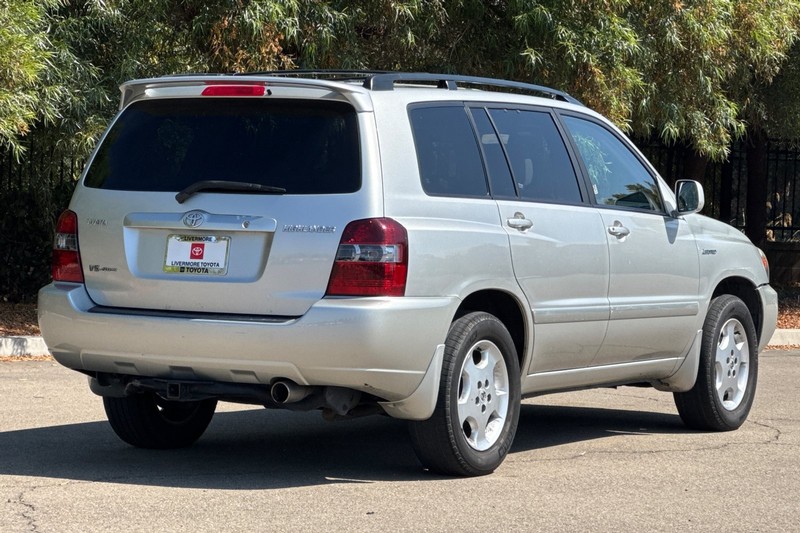 Toyota Highlander Vehicle Full-screen Gallery Image 04