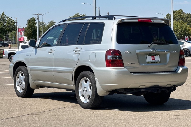 Toyota Highlander Vehicle Full-screen Gallery Image 06